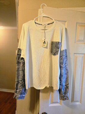 Easel L,  NWT, new from Market, white top with denim accent material